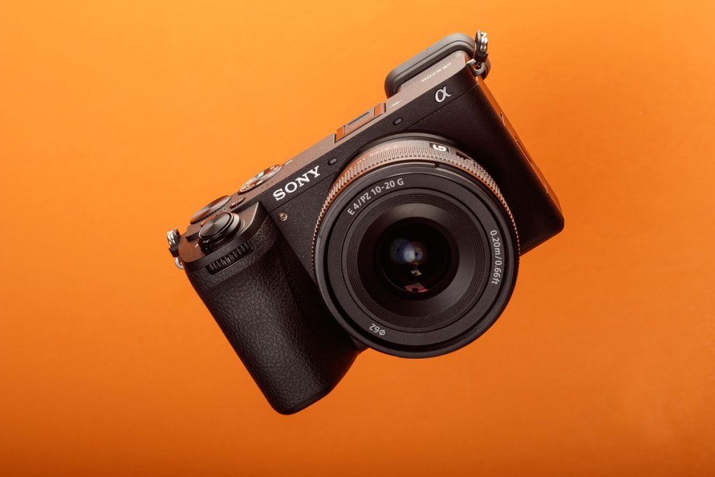 بررسی Sony a6700